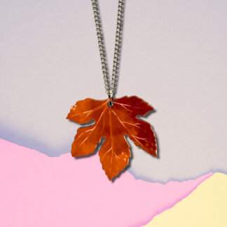 Collar hoja de arce naranja
