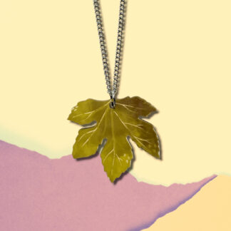 Collar hoja de arce verde